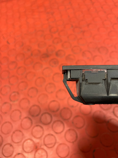 Fiat/Mercedes/Nissan/Opel/Renault NUMBER PLATE LIGHT P/N 8200480127