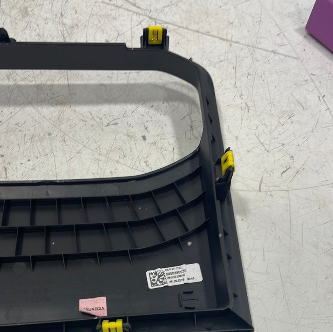 Citroen Dispatch/ Peugeot Expert/ Vauxhall Vivaro/ Toyota Proace DASHBOARD POCKET SURROUND TRIM P/N 9808385977