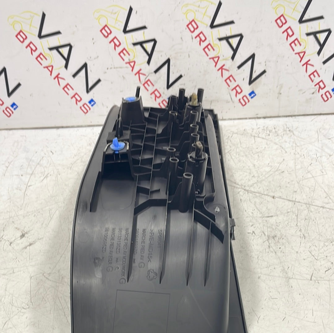 Citroen Dispatch/ Peugeot Expert/ Toyota Proace/ Vauxhall Vivaro(19) STEP COVER 98100695ZD