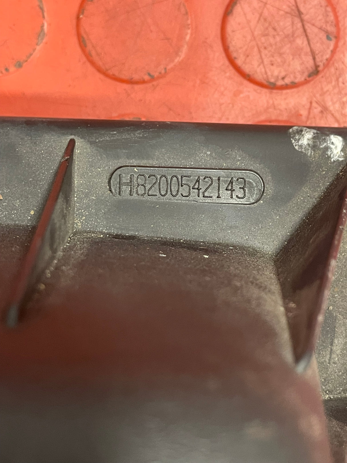 Renault Trafic/Vauxhall Vivaro AIR BOX LID 2.0 DCi 2010-2014 P/N H8200542143