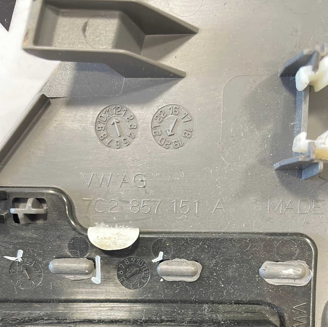 Volkswagen Crafter FUSE BOX COVER 2021 P/N 7C2857151A