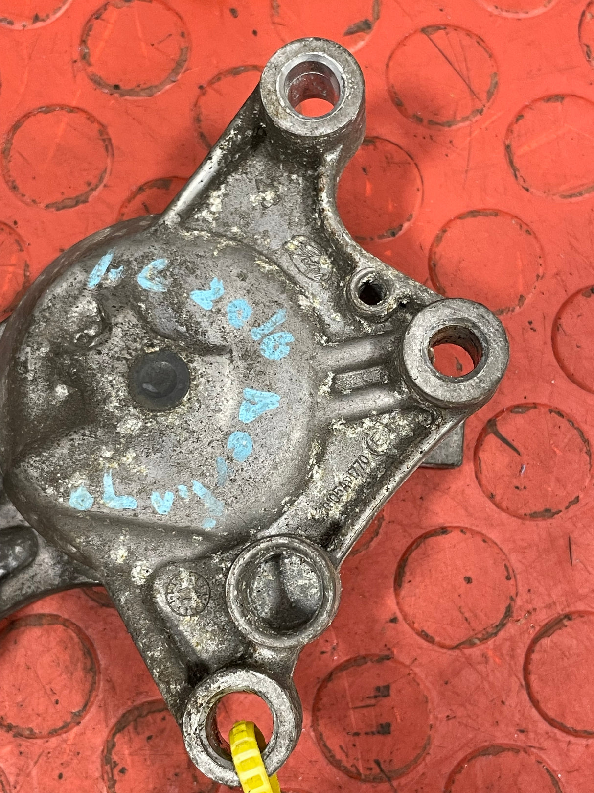 Peugeot Expert/ Citroen Dispatch/ Toyota Proace /Vauxhall Vivaro AUXILIARY BELT TENSIONER 1.6HDI 2018-2023 P/N 9807720180 - 1