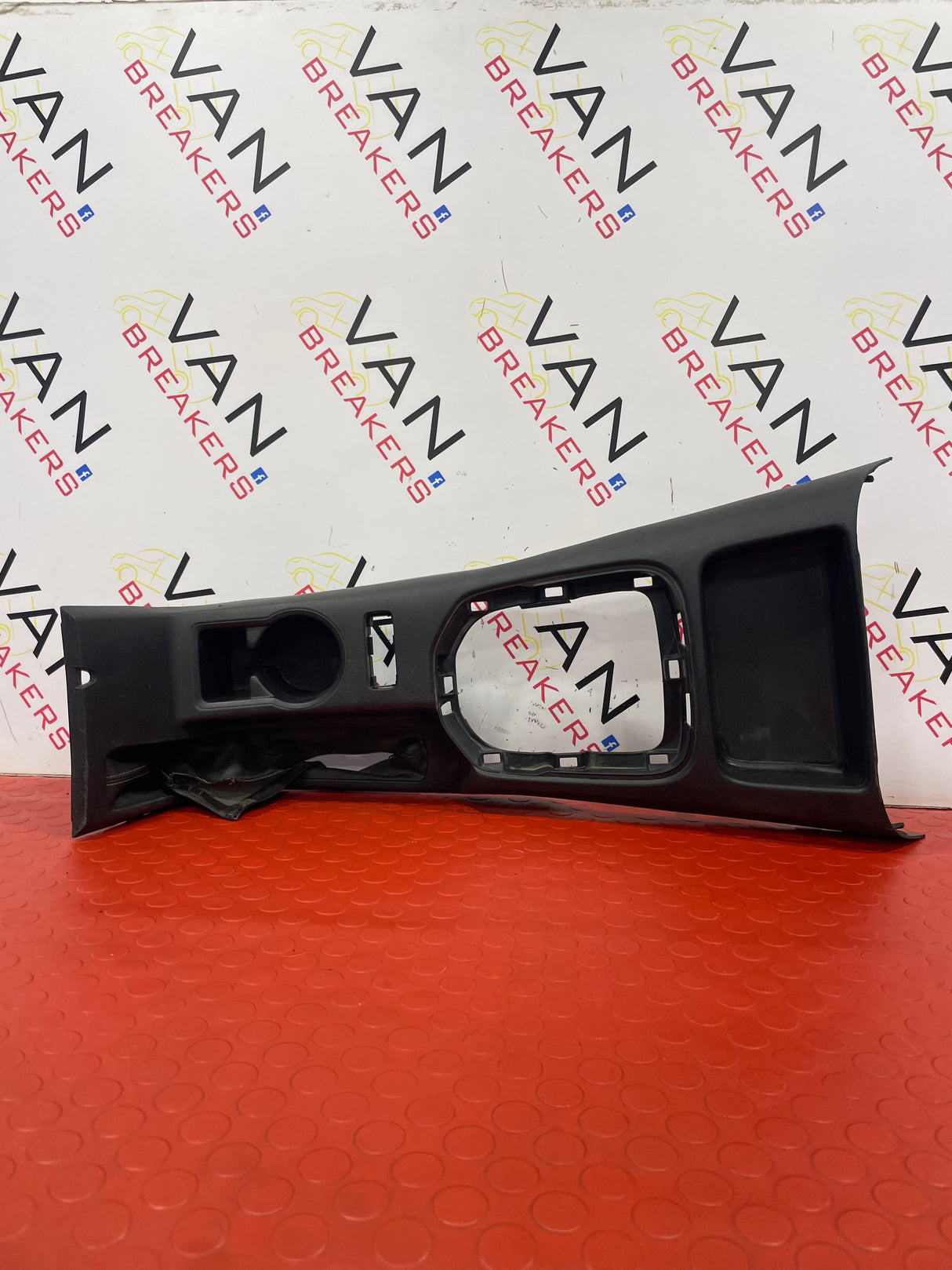 Toyota Hilux CENTER CONSOLE WITH HANDBRAKE GATOR 2015-2020 P/N 58804-KK040