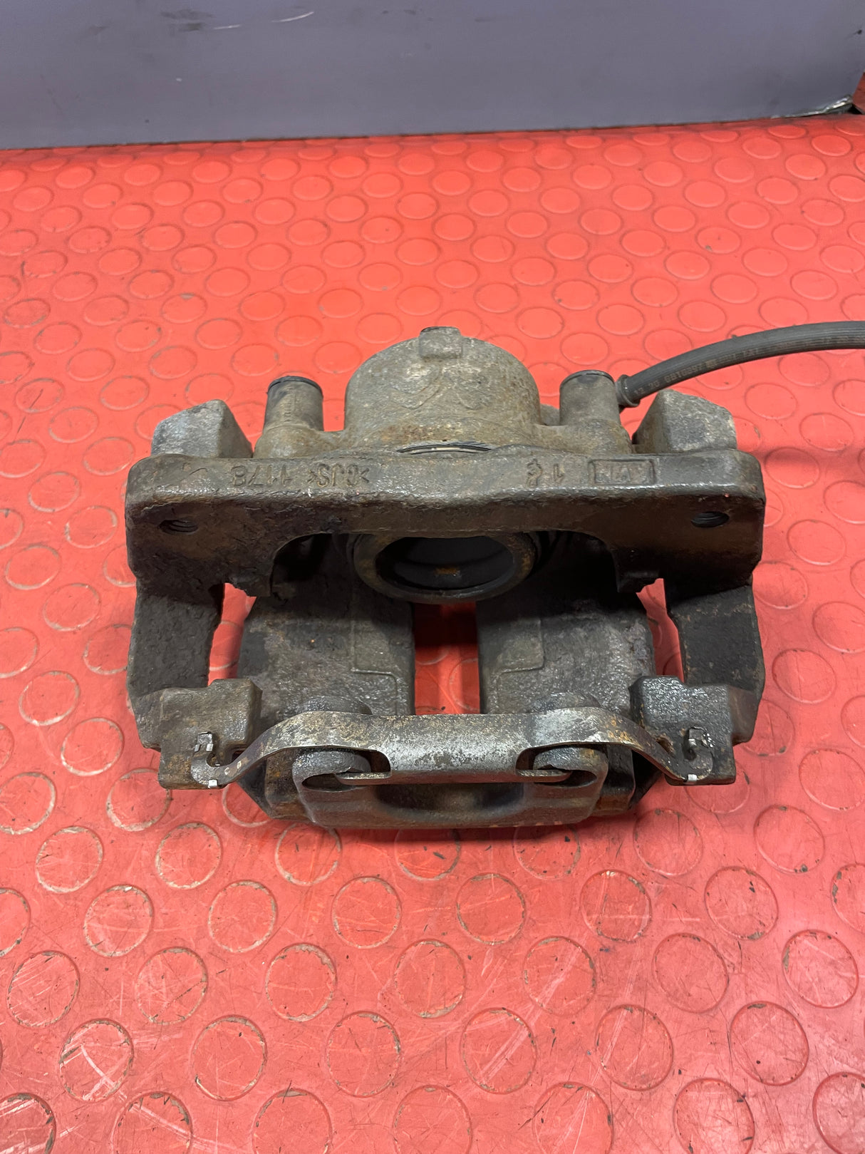 Citroen Berlingo/Peugeot Partner/Vauxhall Combo/Toyota Proace City BRAKE CALIPER Front Drivers Side (With Carrier) 1.5 2018-2025 P/N 9830798780