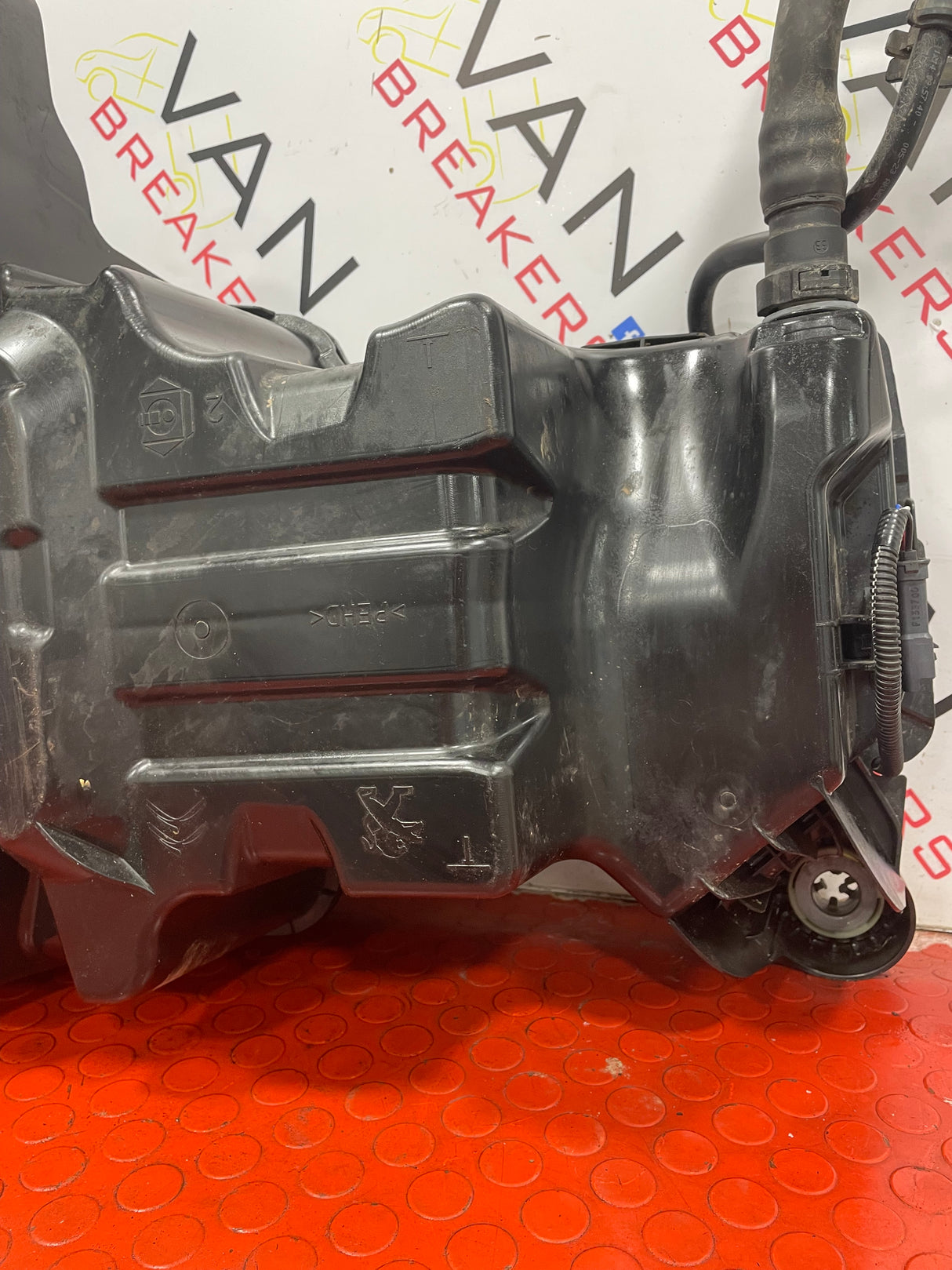 Citreon Berlingo/Peugeot Partner/Vauxhall Combo/Proace City 1.5 ADBLUE TANK COMPLETE WITH PUMP 2019> P/N 9832421480