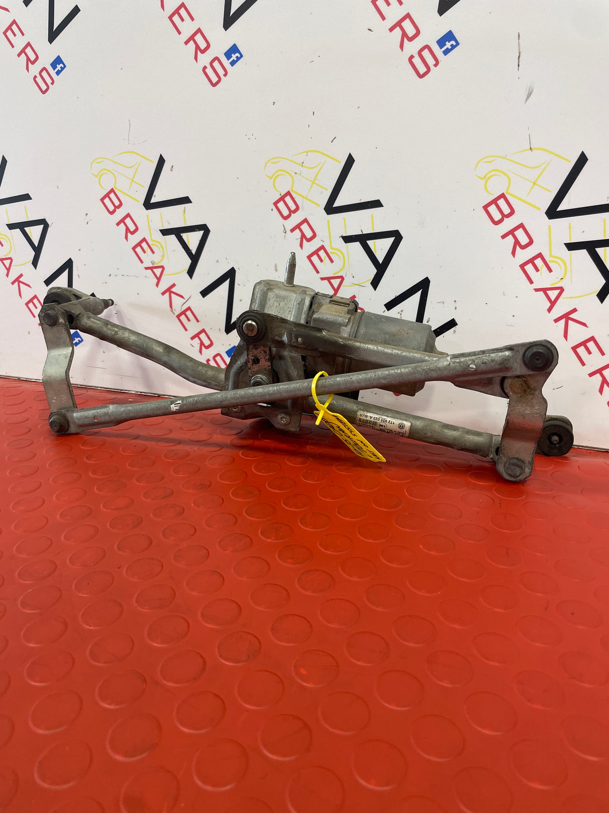 Volkswagen Transporter T6/Touran/Caddy WIPER LINKAGE WITH MOTOR 2010-2015 P/N 1T2955023A