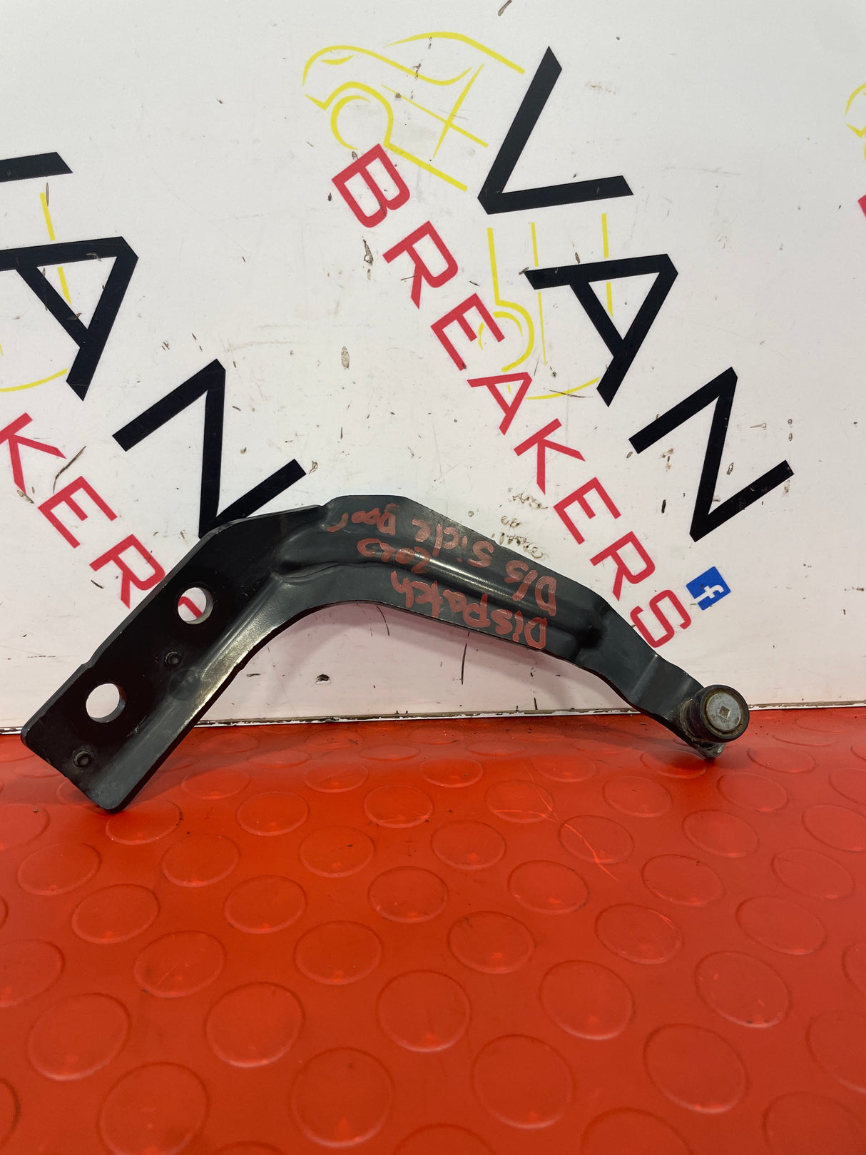 Toyota Proace/Citroen Dispatch/Peugeot Expert/Vauxhall Vivaro SIDE LOADING DOOR TOP ROLLER O/S DRIVERS SIDE 2017-2023 P/N 9823714580