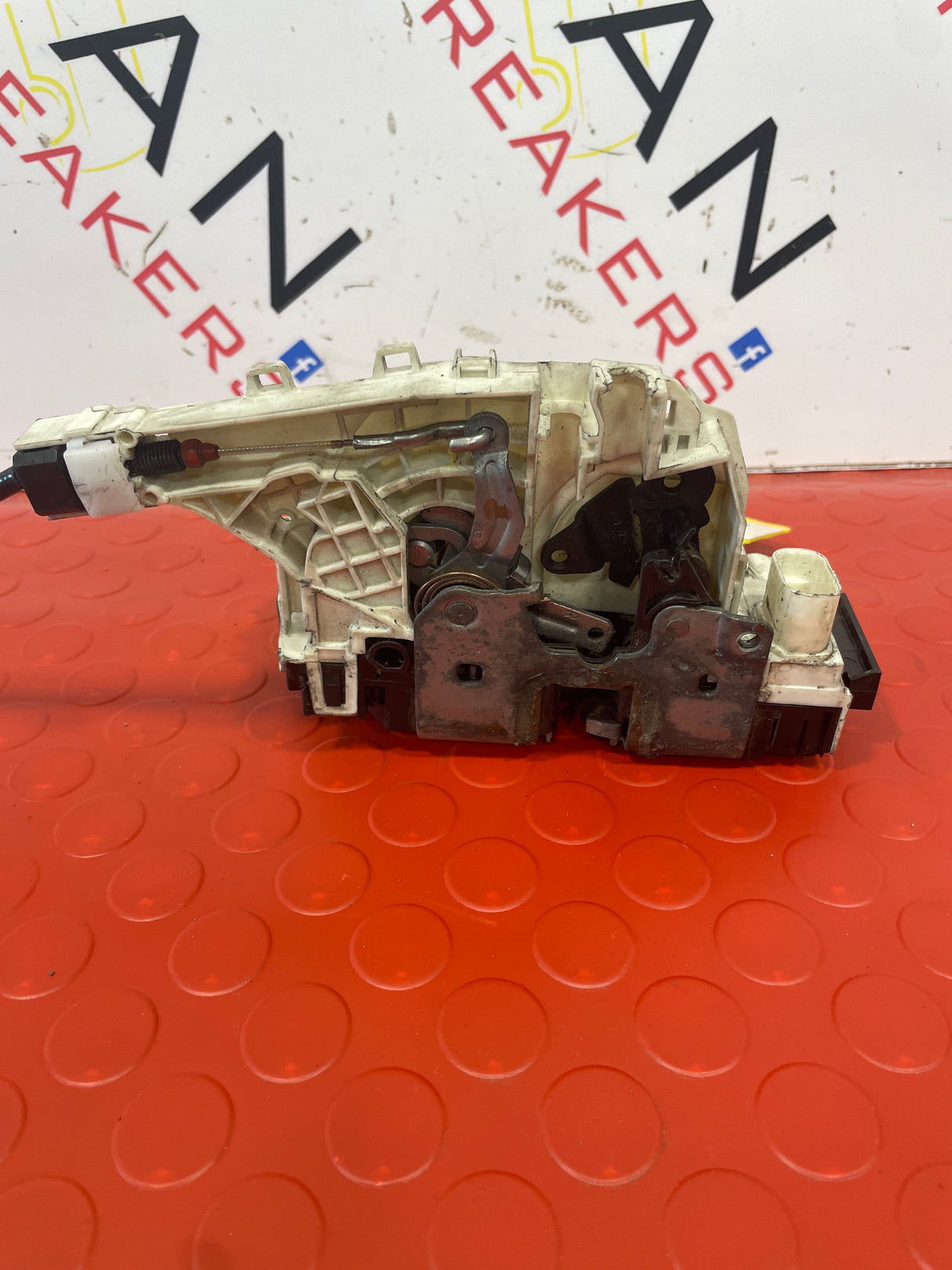 Mercedes-Benz SPRINTER REAR DOOR LOCK W906 2008-2015 P/N A9067401335