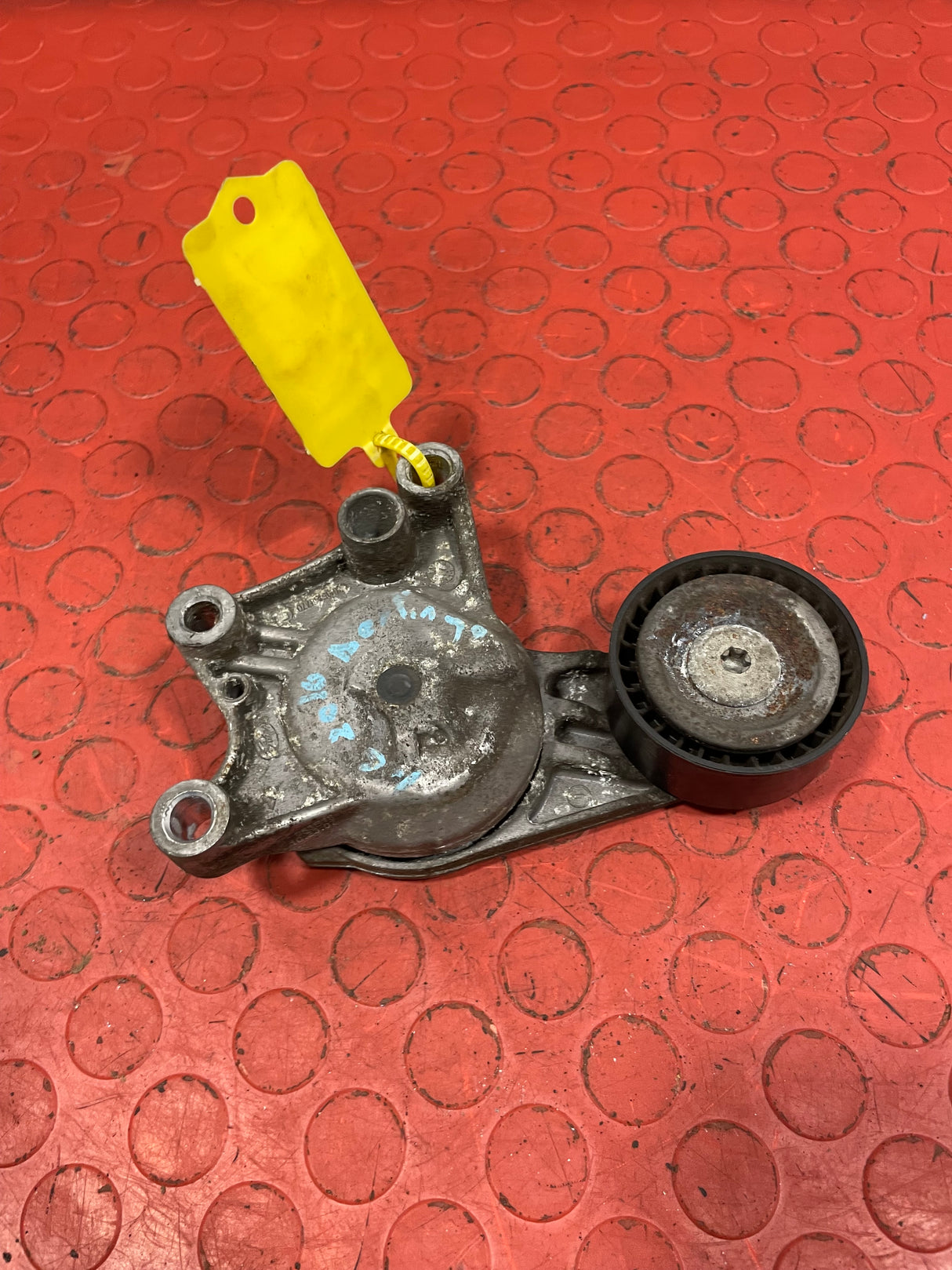 Peugeot Expert/ Citroen Dispatch/ Toyota Proace /Vauxhall Vivaro AUXILIARY BELT TENSIONER 1.6HDI 2018-2023 P/N 9807720180 - 1