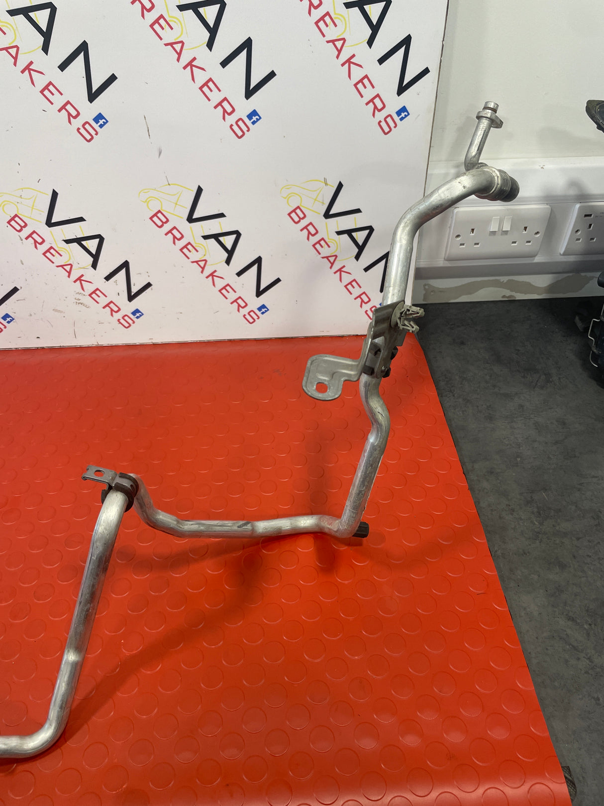 Renault Trafic MK3 1.6 Vauxhall Vivaro AIR CON PIPE 2015-19 P/N 924807649R