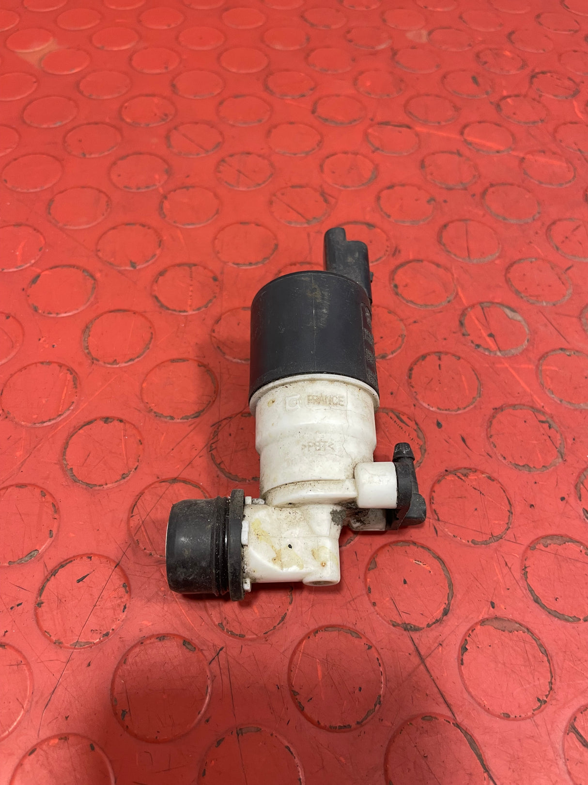 Citroen Berlingo/Peugeot Partner WINDSCREEN WASHER PUMP 2008-2018 P/N 9641553880