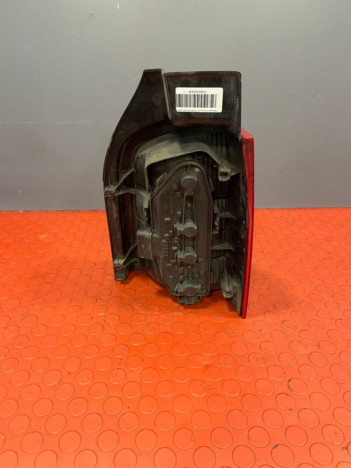 Volkswagen Transporter T5 PASSENGER SIDE REAR TAIL LIGHT 2009-2015 P/N 7H0945095F - 1`
