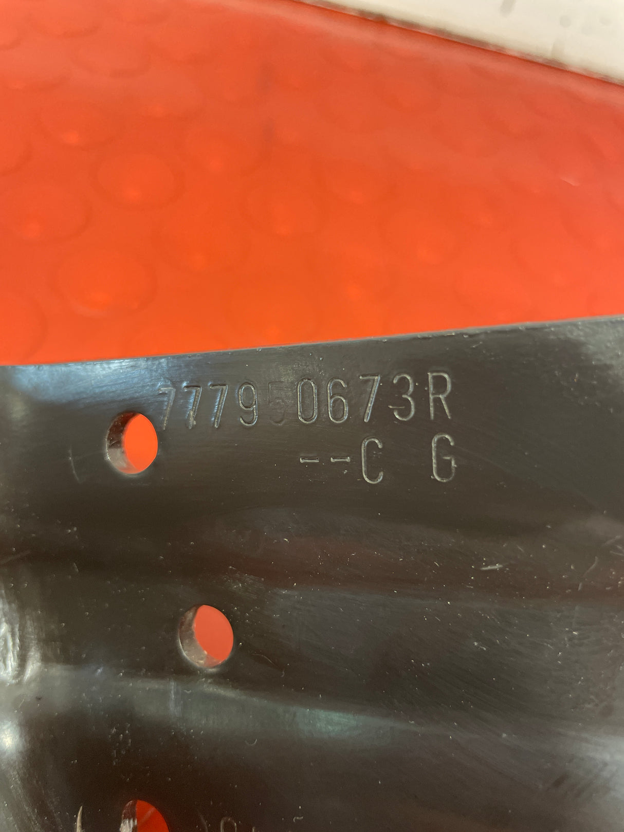 Renault Master/Vauxhall Movano Mk3 TOP LEFT SLIDING DOOR ROLLER BRACKET P/N 777950673R