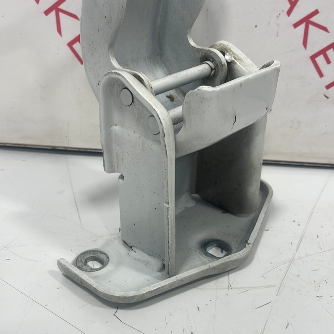 Renault Trafic/Vauxhall Vivaro REAR DOOR HINGE (White) 2017 P/N 904006707R