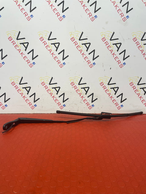Citroen Berlingo/Peugeot Partner/Toyota Proace City/Vauxhall Combo DRIVER SIDE WIPER ARM 2018-2023    P/N 9833936480