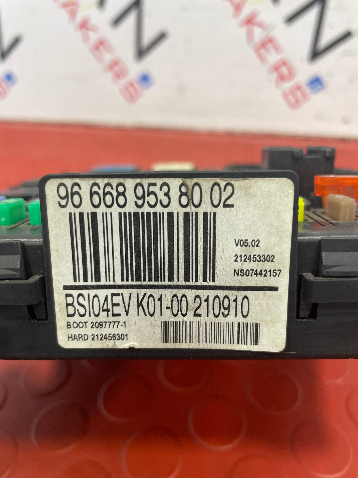 Peugeot Partner/Citroen Berlingo FUSE BOX P/N 966689538002