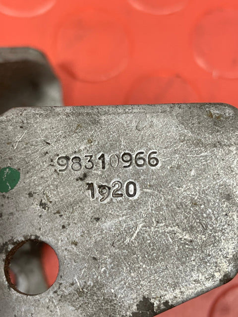 Citroen Berlingo/Peugeot Partner/Vauxhall Combo/Toyota Proace City INJECTOR PUMP BRACKET 1.5 HDI 2017-2024 P/N 98310966