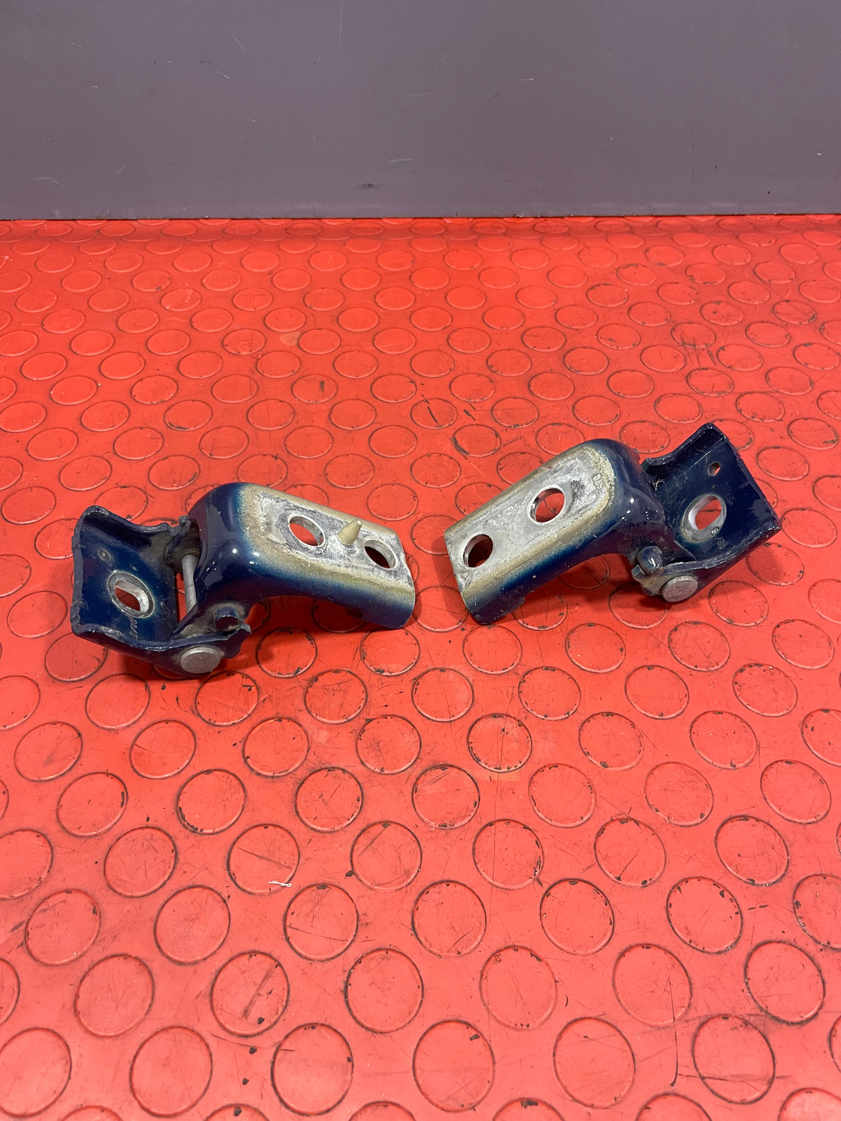 Citroen Berlingo/Peugeot Partner/Vauxhall Combo/Toyota Proace City PAIR OF FRONT DOOR HINGES Driver's Side Blue 2019-2024 P/N 1606475180