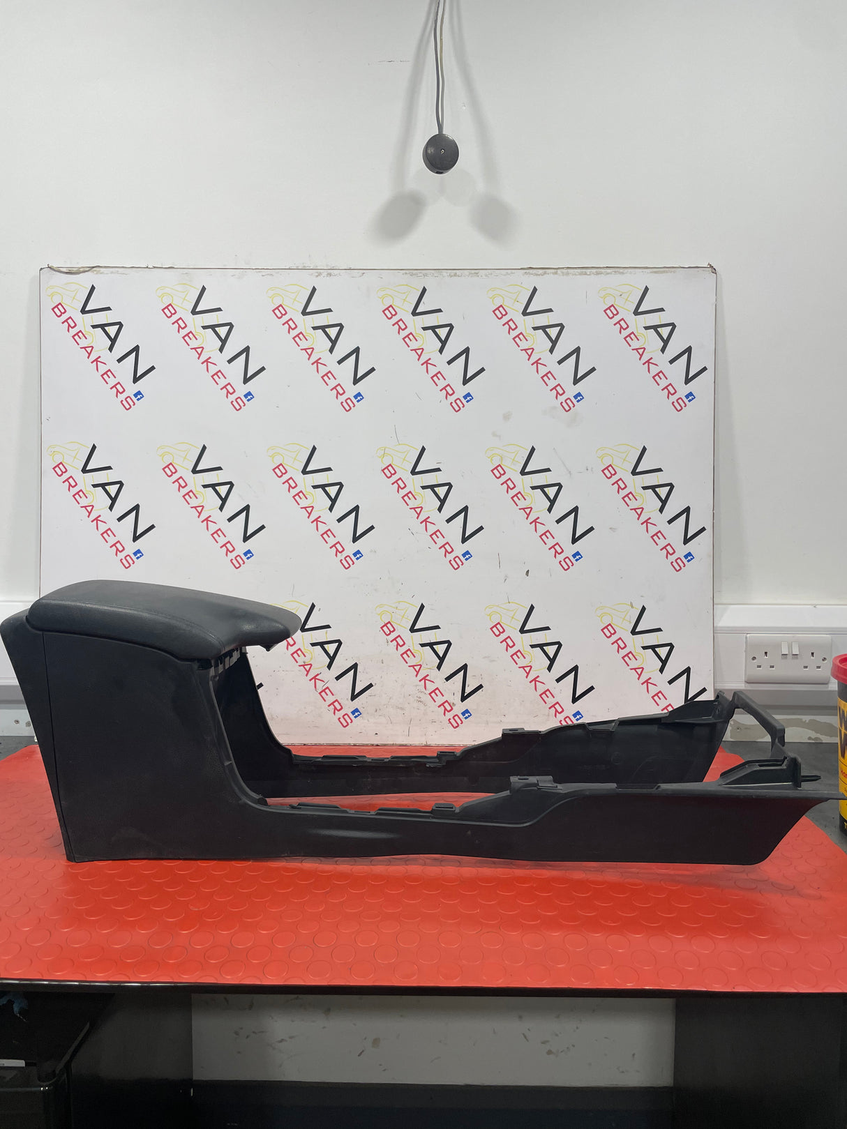 Toyota Hilux VIII Pickup CENTER CONSOLE WITH ARMREST/GLOVEBOX 2016 P/N 58810K110