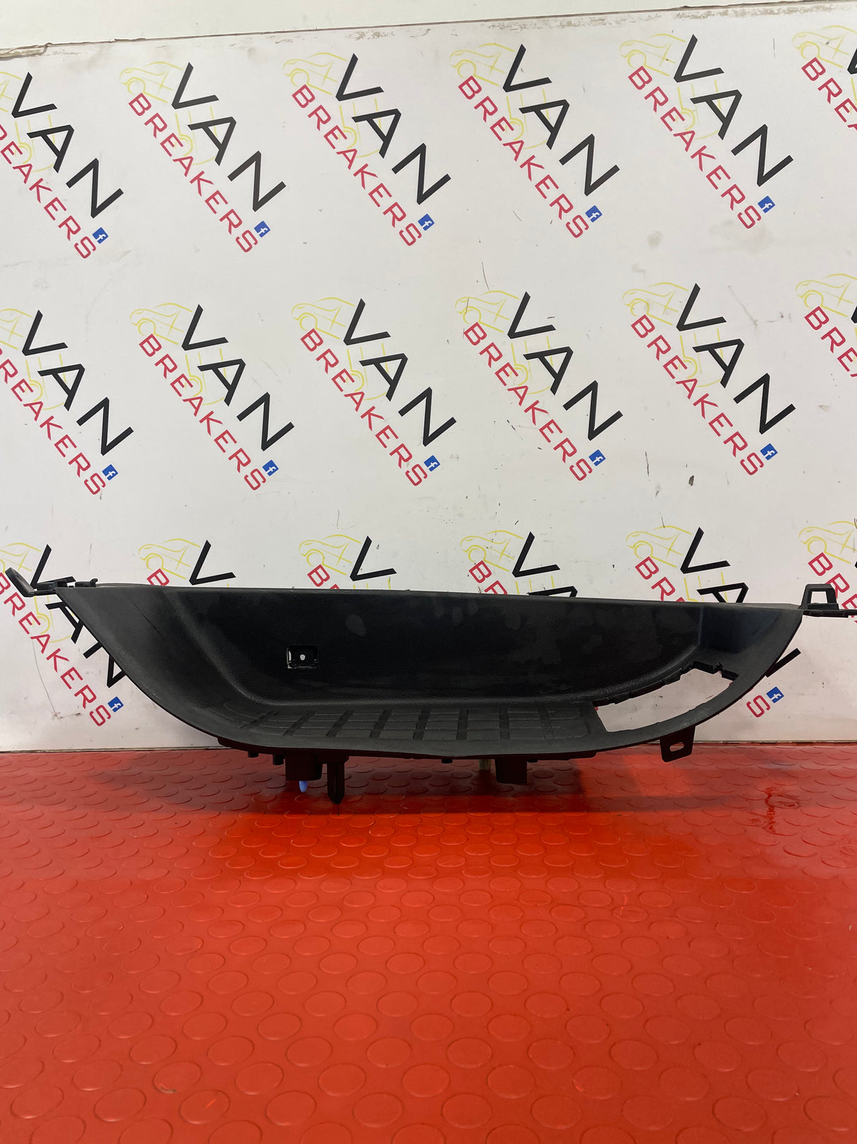 Citroen Dispatch/V Vivaro/T Proace/P Expert SILL STEP PASSENGER SIDE N/S 2018-2023 P/N 98100695ZD