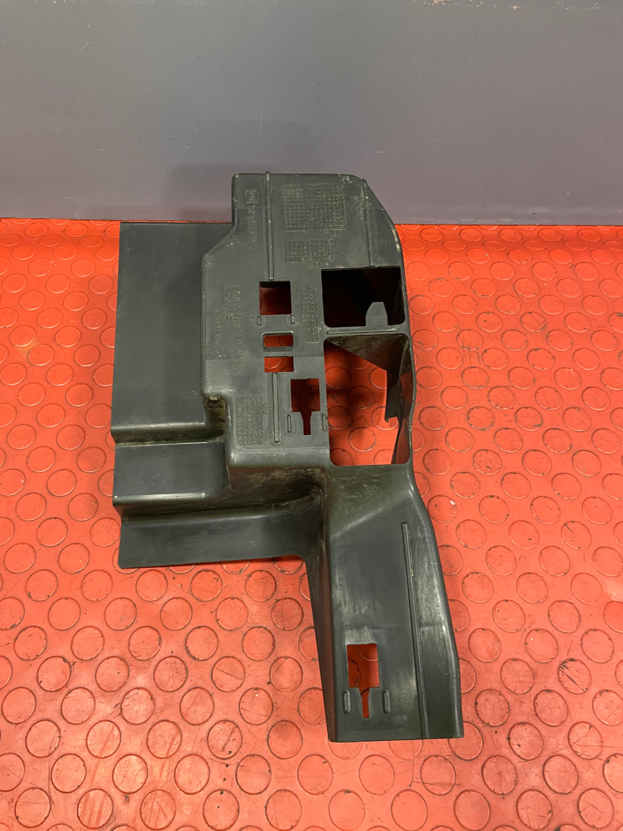 Mercedes Sprinter FRONT RIGHT AIR DUCT GUIDE 2019 P/N A9108804600