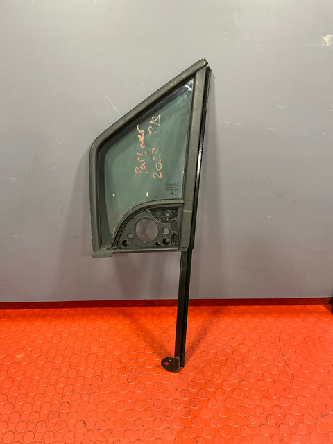 Citroen Berlingo/Peugeot Partner/Vauxhall Combo/Toyota Proace City QUARTER GLASS WINDOW Passenger Side  2019-2024 P/N 9818042280