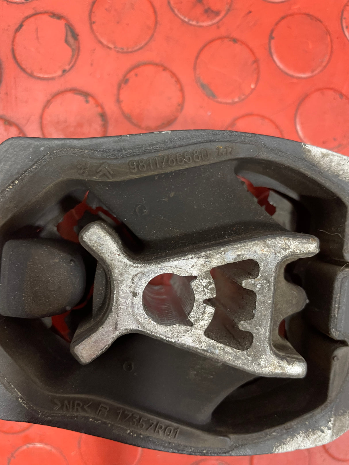 Citroen/Peugeot/Vauxhall/Toyota/Fiat BOTTOM ENGINE MOUNT 1.2 1.5 1.6 2016-2024 P/N 9811786680