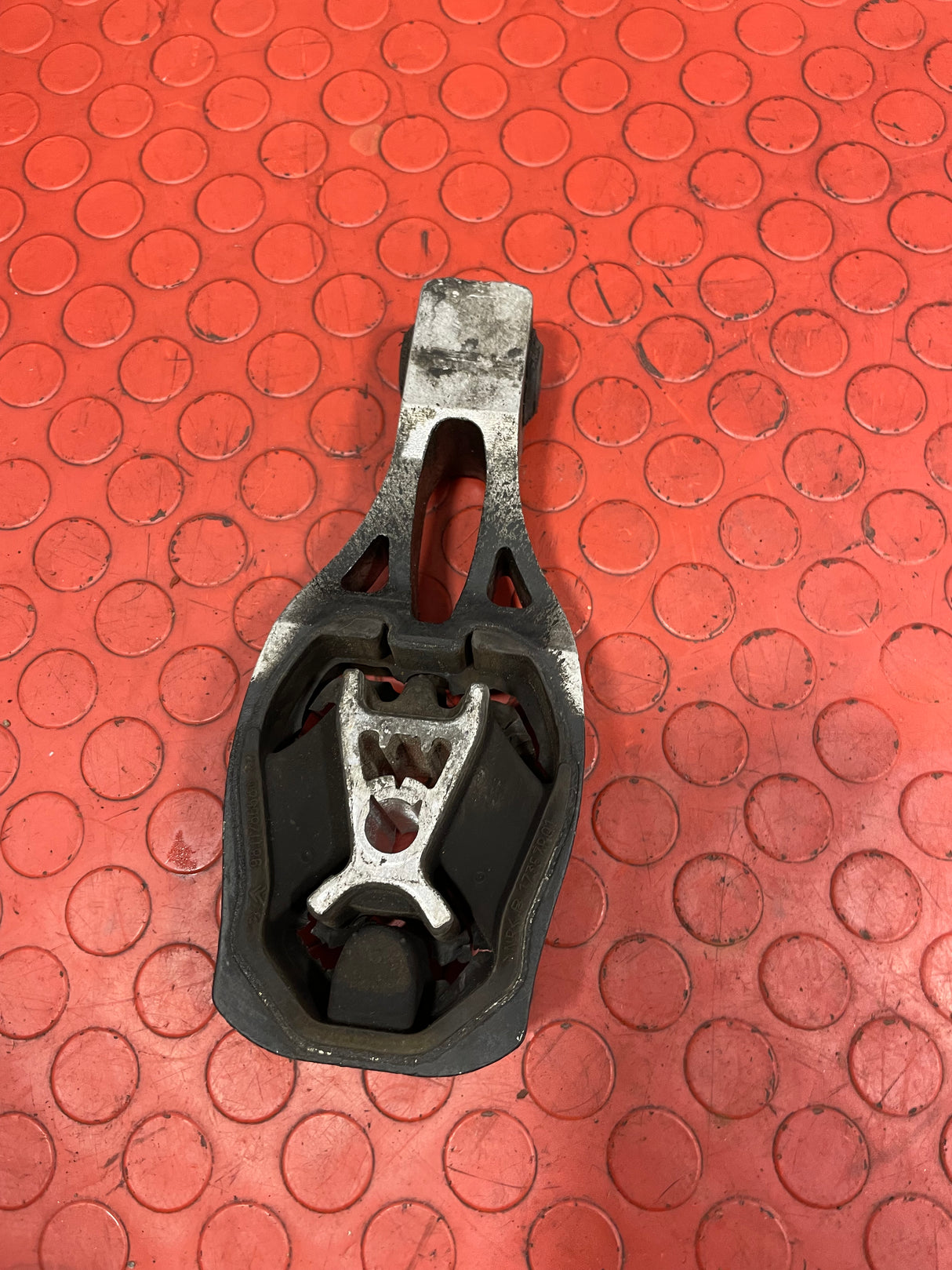 Citroen/Peugeot/Vauxhall/Toyota/Fiat BOTTOM ENGINE MOUNT 1.2 1.5 1.6 2016-2024 P/N 9811786680