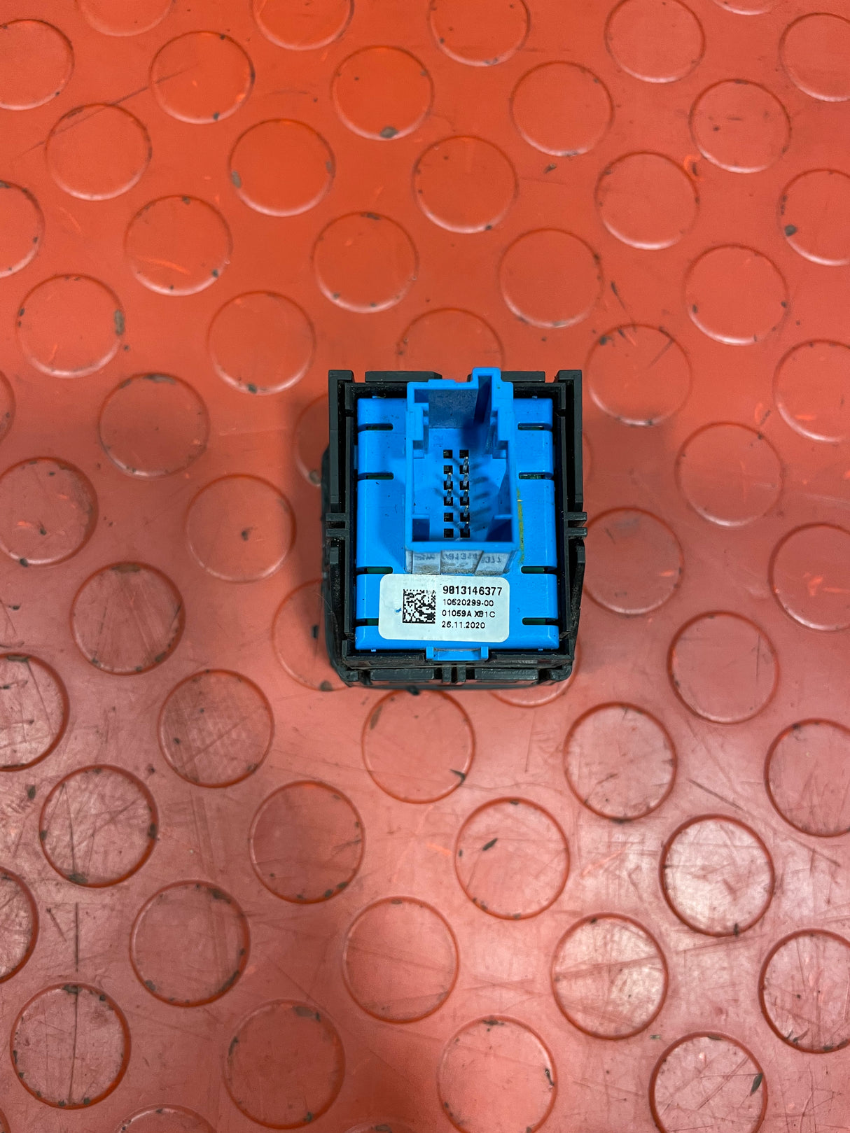 Citroen Berlingo/Peugeot Partner HANDBRAKE SWITCH 2016-2023 P/N 9813146377