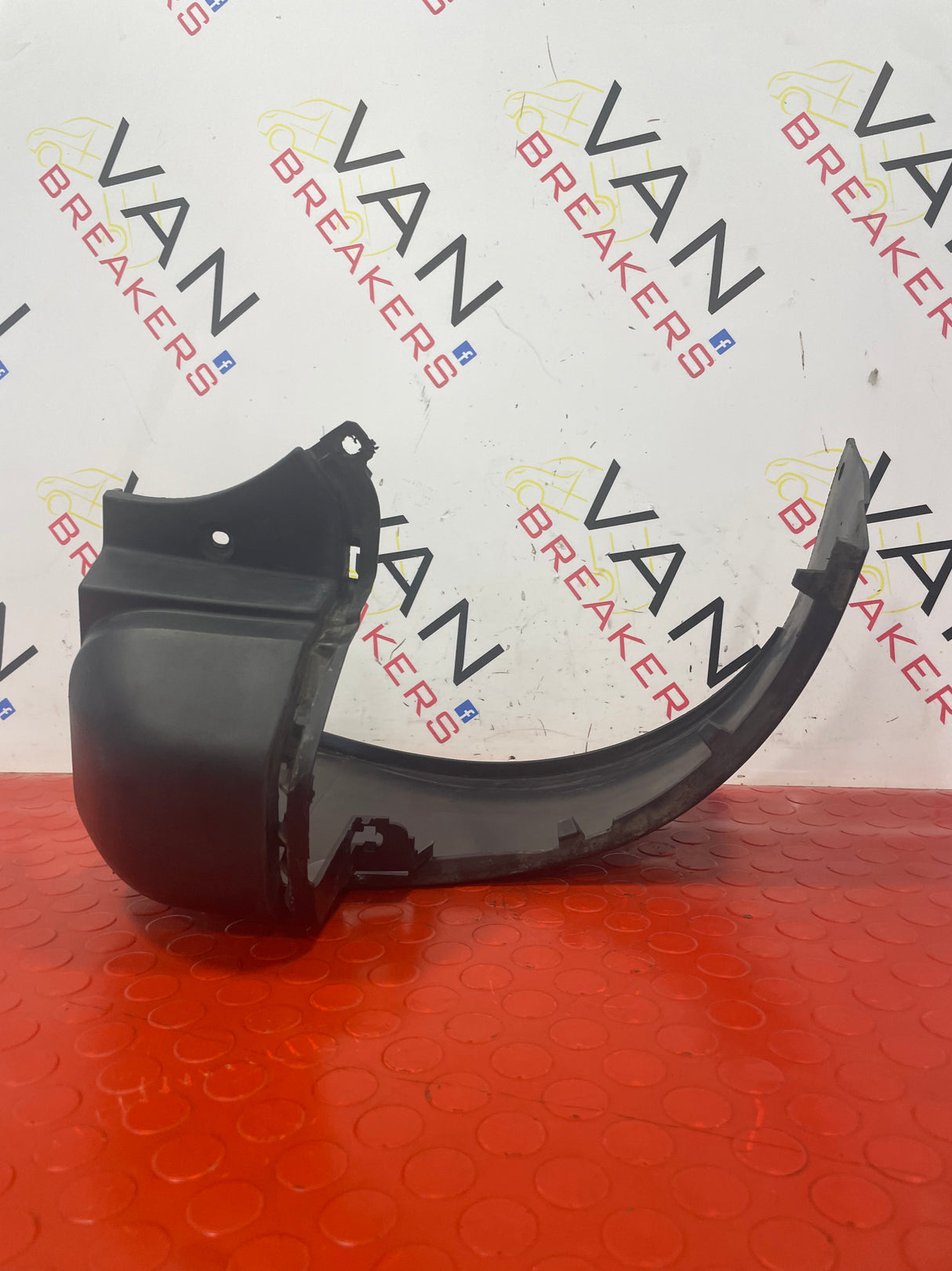 Peugeot Partner/Citroen Berlingo PASSENGER SIDE REAR BUMPER CORNER MOLDING END CAP N/S P/N 9682044077