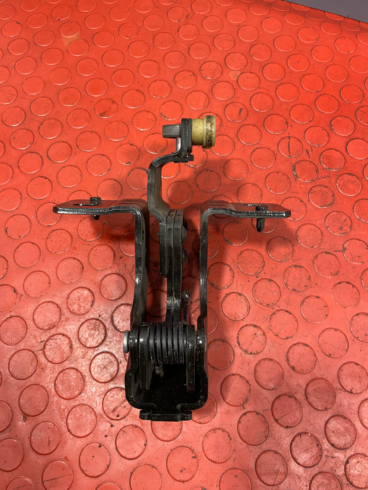 Vauxhall Vivaro/Citroen Dispatch/Peugeot Expert/Toyota Proace/Fiat Scudo CENTRE SLIDING DOOR ROLLER LEFT SIDE 2016-2024 P/N 9808074980