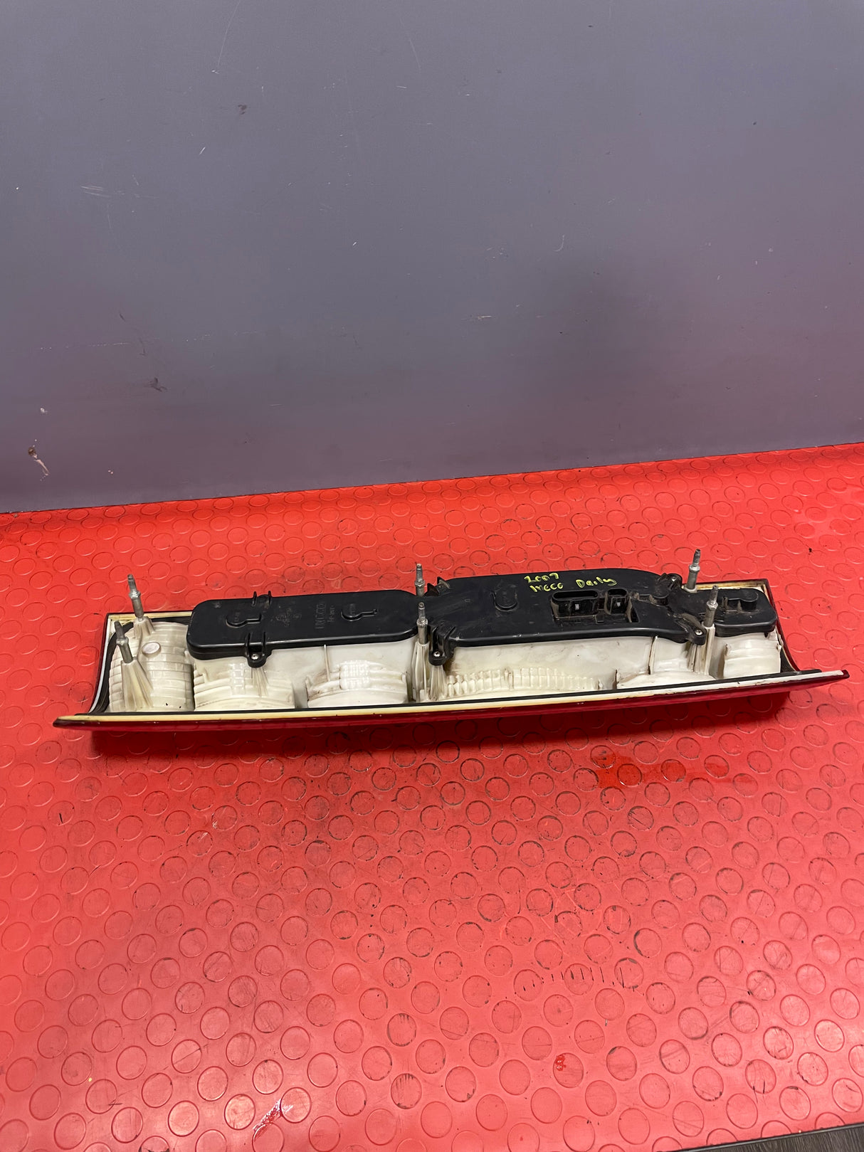 Saic Iveco Daily TAILLIGHT ASSEMBLY (with Hairline Crack) Driver's Side 2006-2014 P/N 69500590