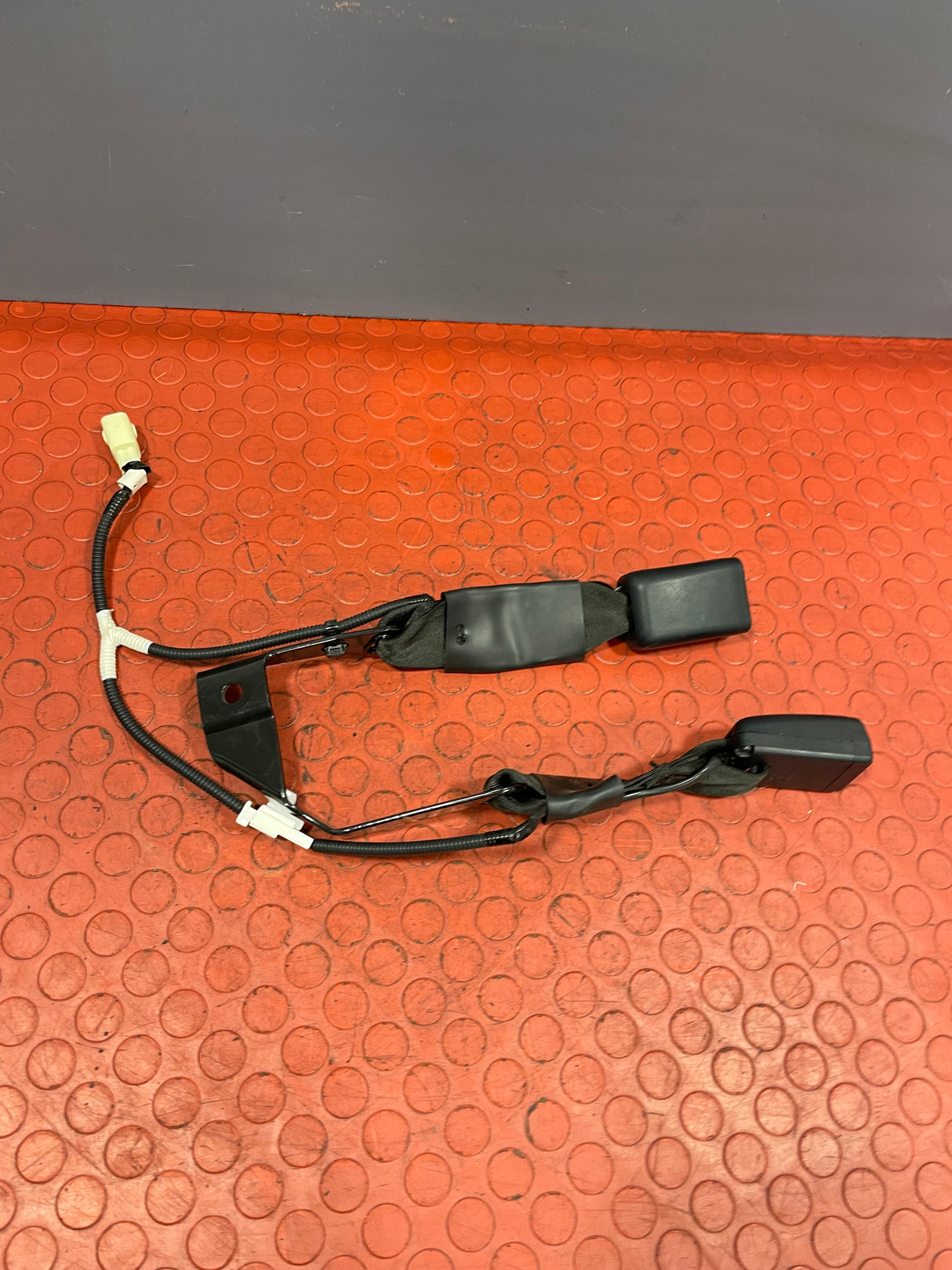 Toyota Hilux Invincible DOUBLE SEAT BELT BUCKLE CLIPS STALKS Back Seat 2016-2023 P/N 733800K400