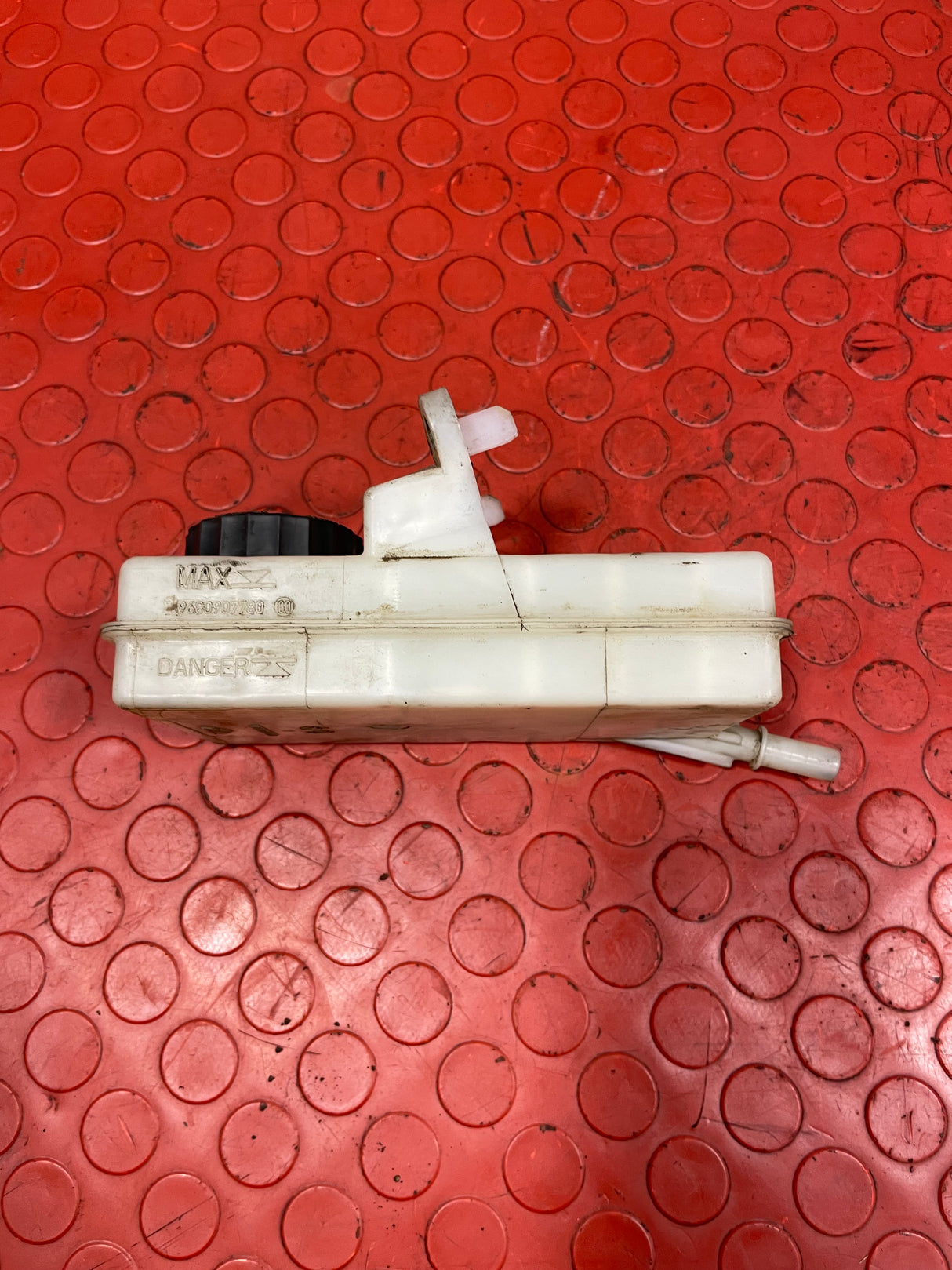 Citroen Berlingo/Peugeot Partner BRAKE FLUID RESERVOIR 1.6 2008-2018 P/N 9680907780