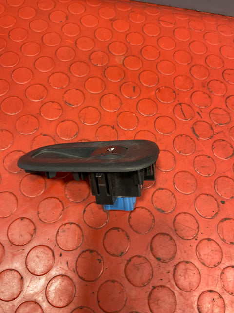 Renault Master/Vauxhall Movano/Nissan NV400 WINDOW SWITCH Passenger's Side 2.3 MK3 P/N 8200548968