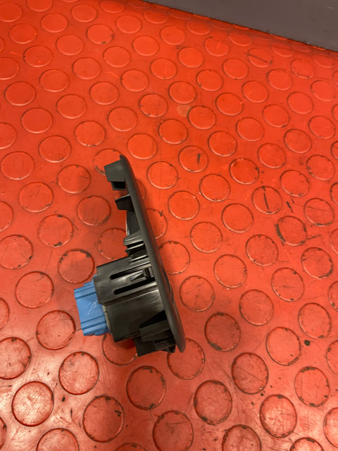Renault Master/Vauxhall Movano/Nissan NV400 WINDOW SWITCH Passenger's Side 2.3 MK3 P/N 8200548968