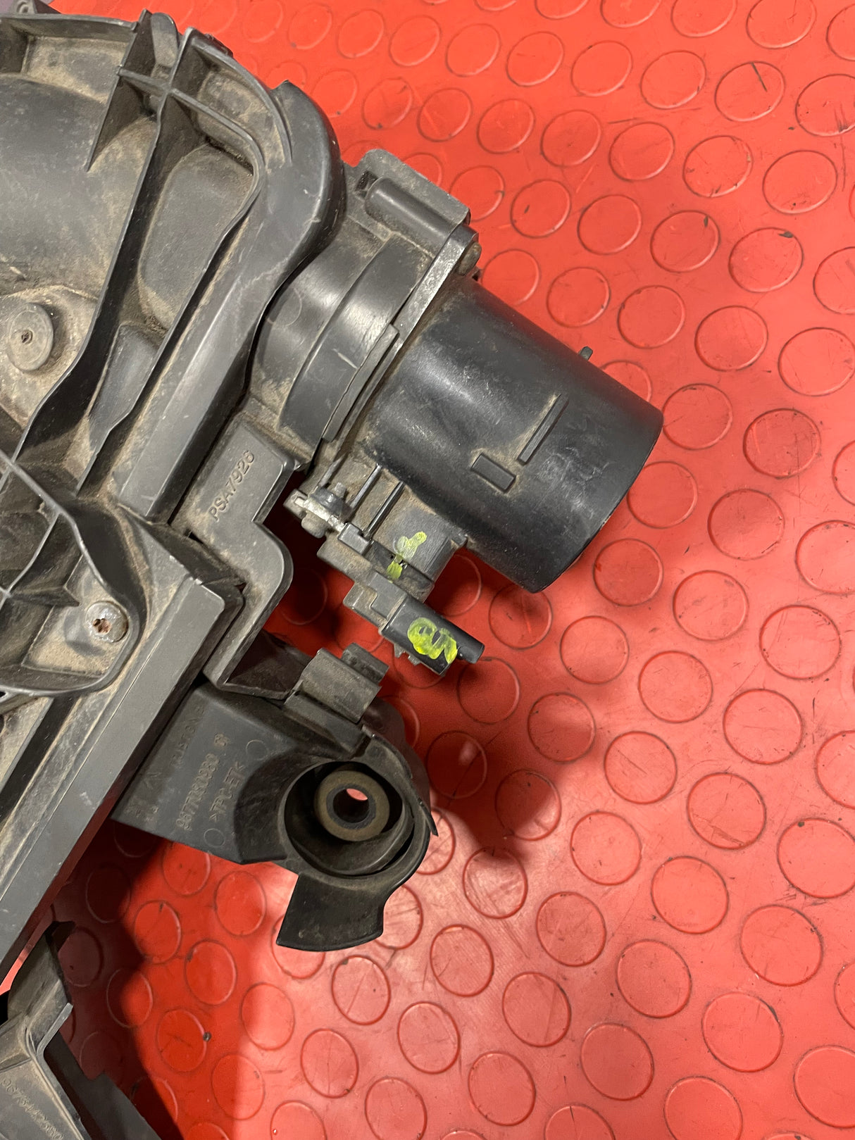 Citroen Berlingo/Peugeot Partner AIRBOX WITH AIR FLOW SENSOR & AIR FILTER (repaired hairline crack) 1.6hdi 2008-2016 P/N 9673061080-1