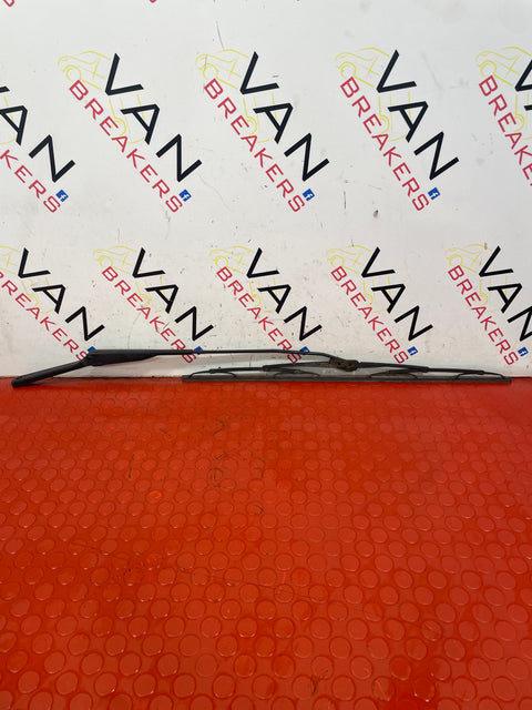 Renault Trafic/ Vauxhall Vivaro P/S WINDSCREEN WIPER 2001-2016 P/N 7700311585
