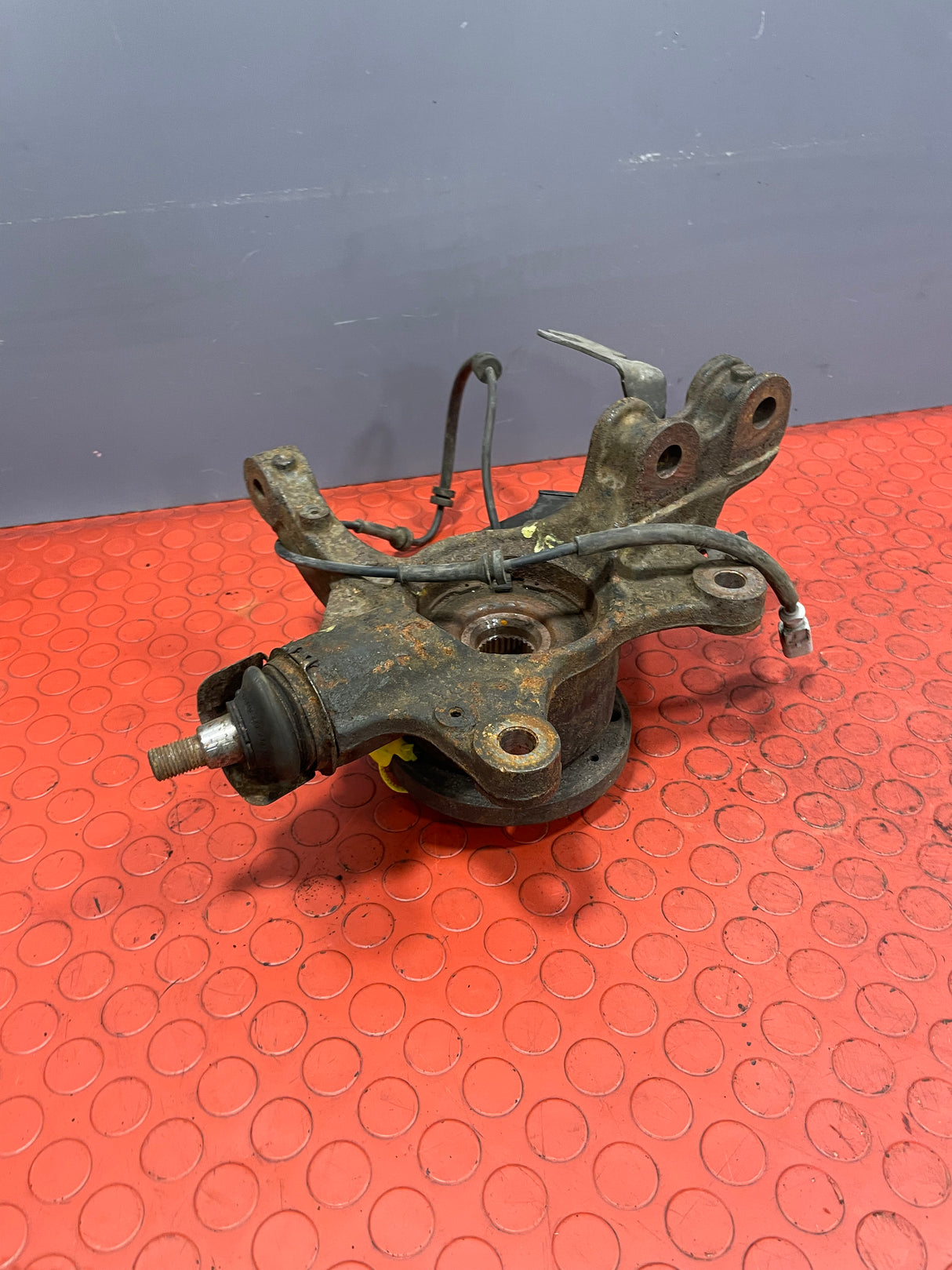 Vauxhall Vivaro/Peugeot Expert/Citroen Dispatch/Toyota Proace FRONT PASSENGER's SIDE HUB WITH ABS SENSOR 6 SPEED 1.6 2016-2024 P/N 1617969380