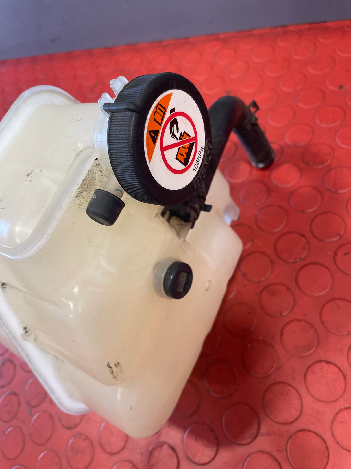 Toyota Hilux COOLANT RESERVOIR/EXPANSION BOTTLE 2016-2023 P/N 166400E010