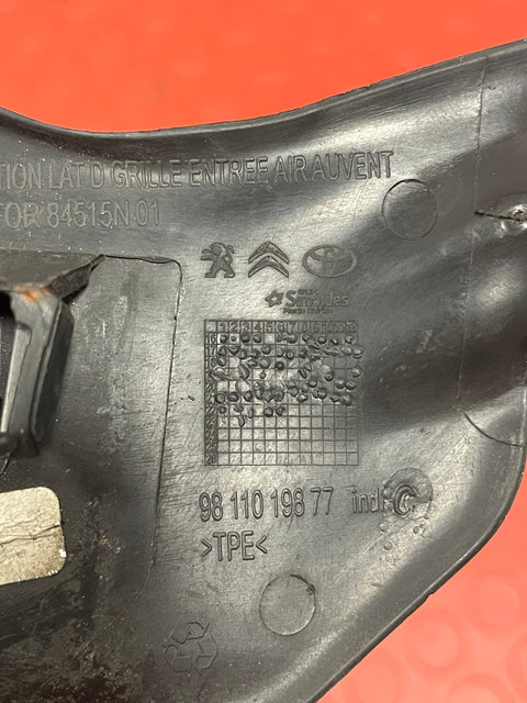 Citroen Dispatch/ Peugeot Expert/ Toyota Proace/ Vauxhall Vivaro(19) FRONT WIPER COWL TRIM 2016-2023 P/N 9811019877