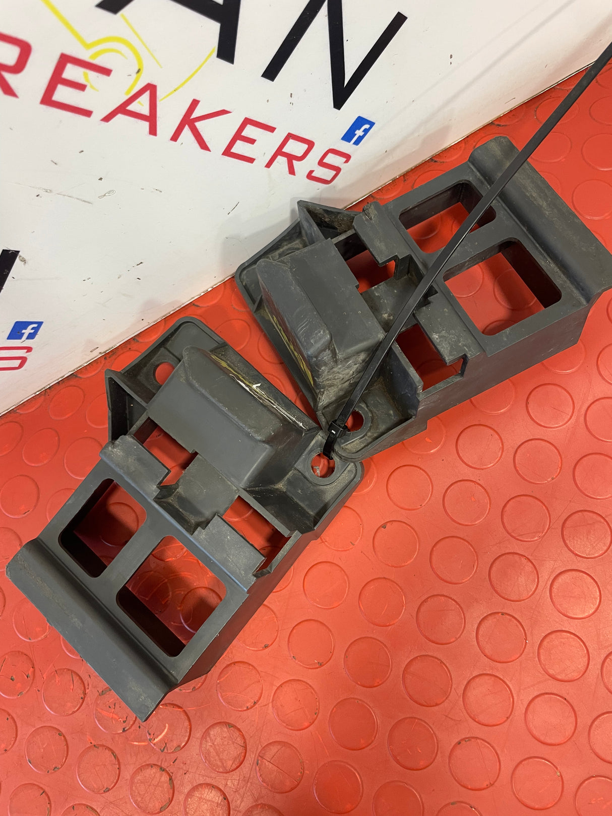 Mercedes Sprinter 906 FRONT BUMPER BRACKETS 2011 P/N A9066850263 A