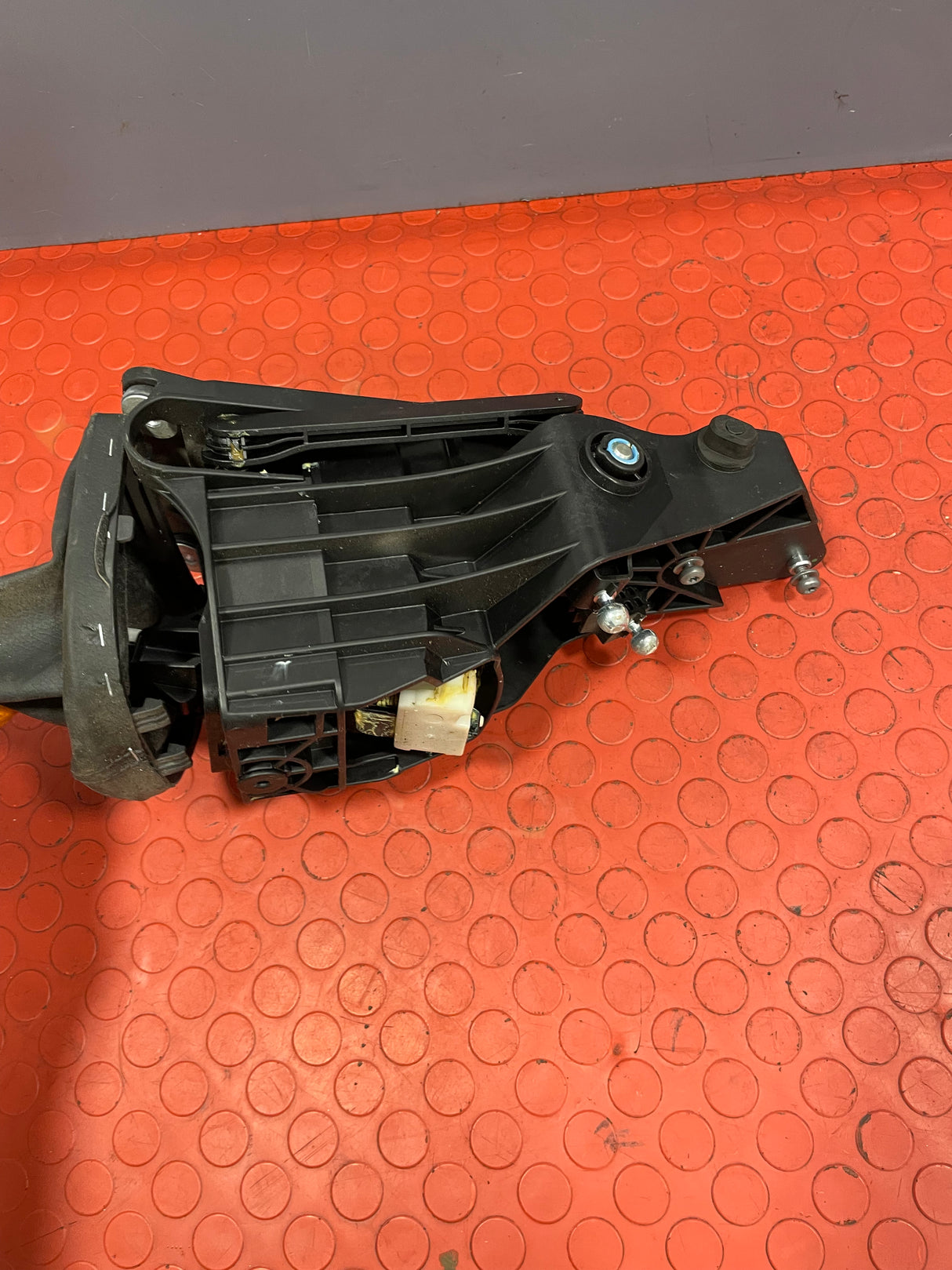 Volkswagen Crafter 2.0 FWD 6-Speed GEAR SELECTOR MECHANISM 2021 P/N 2N0711025