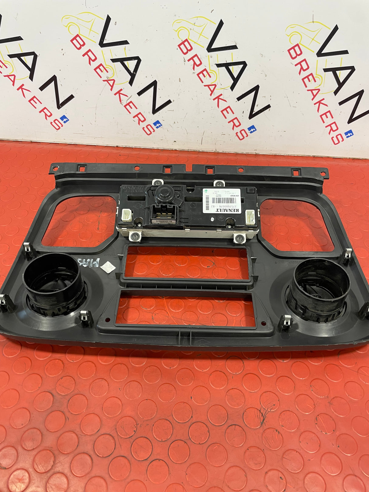 Renault Master DASHBOARD CENTRAL PANEL TRIM WITH VENTS AND CLIMATE CONTROLS 2018 P/N 682600025R