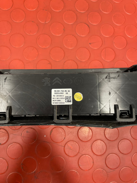 Peugeot Expert Citroen Dispatch Toyota Proace DASHBOARD TRIM CLIMATE CONTROLS WITH STEERING COLUMN TOP 2018-2024  P/N 9809503677