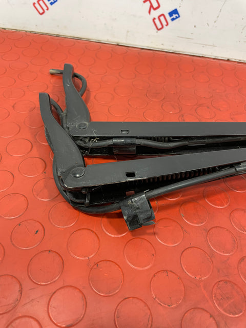 Citroen Berlingo/Peugeot Partner/Toyota Proace City/Vauxhall Combo WINDSCREEN WIPERS WITH BLADE (PAIR) 2020 P/N 9839408680 P/N 9839409180