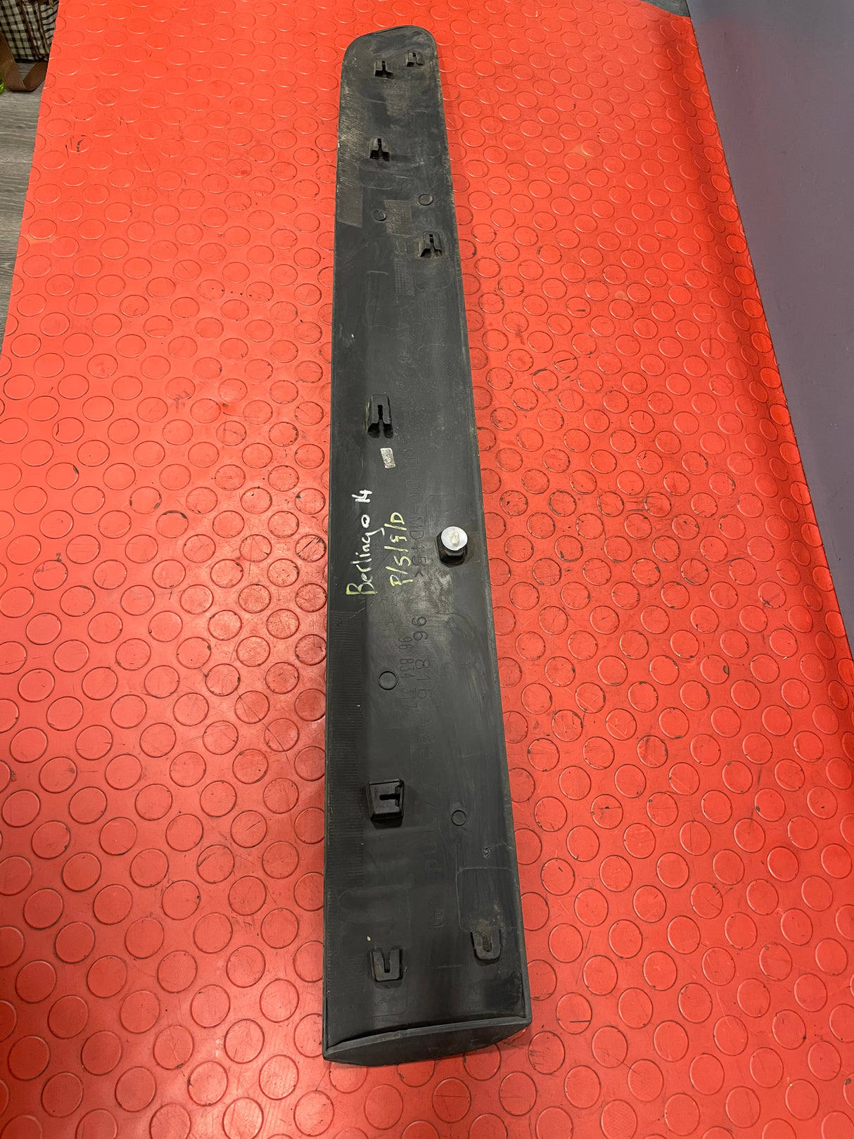 Citroen Berlingo/ Peugeot Partner FRONT DOOR SIDE MOULDING TRIM Passenger's Side 2008-2018 P/N 9681648577