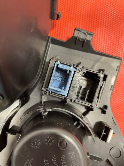 Citroen Berlingo/Peugeot Partner/Toyota Proace City/Vauxhall Combo AUTOMATIC GEAR SHIFT SELECTOR WITH  HANDBRAKE BUTTON AND SURROUND 2019-2024  P/N 98093147ZD