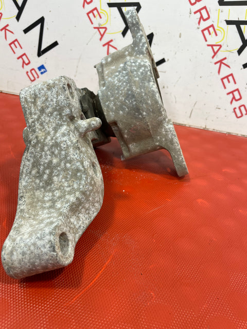 Renault ENGINE MOUNT  P/N 112841371R