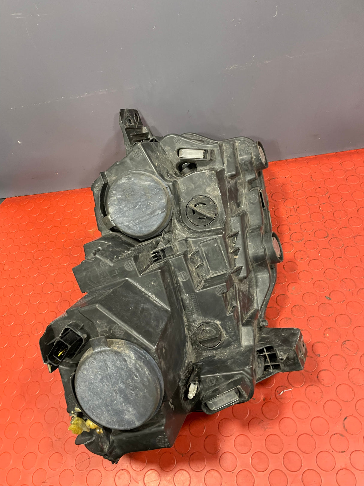 Citroen Berlingo HEADLIGHT ASSEMBLY Passenger's Side DAMAGED MOUNT - SEE PICS 2019-2024 P/N 9816824180